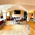 Apartmán Les Loges Du Theatre Emplacement Exceptionnel Et Chic 160m2 Maison Avec Jardin Prive 14 Personnes Max Equipe A 200m De L'avenue De Champagne Et Toutes Commodites Degustation Champagne Offerte Jacuzzi Sauna Jeux Velos