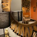 Les Loges Du Theatre Experience Unique 14 Personnes Max Maison Avec Jardin En Plein Coeur D'epernay Visite De Cave Guidee Et Degustation Champagne Offert Épernay