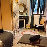 Les Loges Du Theatre Emplacement Exceptionnel Et Chic 160m2 Maison Avec Jardin Prive 14 Personnes Max Equipe A 200m De L'avenue De Champagne Et Toutes Commodites Degustation Champagne Offerte Jacuzzi Sauna Jeux Velos Apartmán Épernay