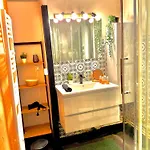 Les Loges Du Theatre Emplacement Exceptionnel Et Chic 160m2 Maison Avec Jardin Prive 14 Personnes Max Equipe A 200m De L'avenue De Champagne Et Toutes Commodites Degustation Champagne Offerte Jacuzzi Sauna Jeux Velos