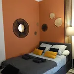 Apartment Les Loges Du Theatre: Champagne-central House With Games