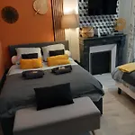 Apartmán Les Loges Du Theatre Emplacement Exceptionnel Et Chic 160m2 Maison Avec Jardin Prive 14 Personnes Max Equipe A 200m De L'avenue De Champagne Et Toutes Commodites Degustation Champagne Offerte Jacuzzi Sauna Jeux Velos *