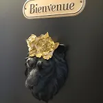 Les Loges Du Theatre Experience Unique 14 Personnes Max Maison Avec Jardin En Plein Coeur D'epernay Visite De Cave Guidee Et Degustation Champagne Offert Épernay