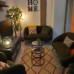 Les Loges Du Theatre Emplacement Exceptionnel Et Chic 160m2 Maison Avec Jardin Prive 14 Personnes Max Equipe A 200m De L'avenue De Champagne Et Toutes Commodites Degustation Champagne Offerte Jacuzzi Sauna Jeux Velos * Épernay