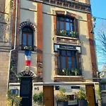 Les Loges Du Theatre: Champagne-central House With Games Apartment *