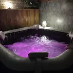 Apartment Les Loges Du Theatre: Champagne-central House With Games
