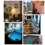 Les Loges Du Theatre Emplacement Exceptionnel Et Chic 160m2 Maison Avec Jardin Prive 14 Personnes Max Equipe A 200m De L'avenue De Champagne Et Toutes Commodites Degustation Champagne Offerte Jacuzzi Sauna Jeux Velos Épernay