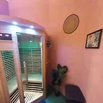 Les Loges Du Theatre Emplacement Exceptionnel Et Chic 160m2 Maison Avec Jardin Prive 14 Personnes Max Equipe A 200m De L'avenue De Champagne Et Toutes Commodites Degustation Champagne Offerte Jacuzzi Sauna Jeux Velos *