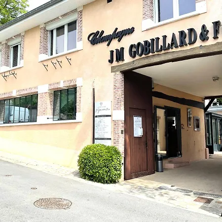 Apartamento Les Loges Du Théatre Maison De 150m2 Privé Reservable De 2 A 14 Personnes équipé Au Pied De L'avenue De Champagne Et Toutes Commodités Degustation Champagne Offerte Jacuzzi Sauna Jeux Velos Emplacement Exceptionnel Et Chic *