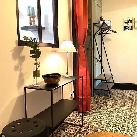 Διαμέρισμα 160m2 - Gare A 200m - Les Loges Du Theatre Avec Jardin En Plein Coeur D'epernay 14pers Max Visite De Cave Guidee Et Degustation Champagne Offert Bien-etre & Jeux & Velos