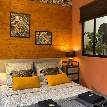 Les Loges Du Théatre Maison De 150m2 Privé Reservable De 2 A 14 Personnes équipé Au Pied De L'avenue De Champagne Et Toutes Commodités Degustation Champagne Offerte Jacuzzi Sauna Jeux Velos Emplacement Exceptionnel Et Chic *