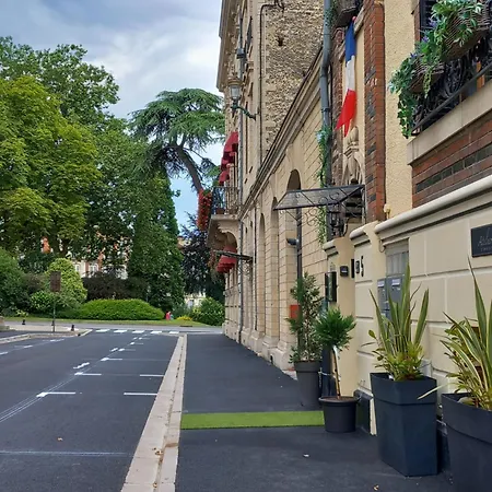 Villa- Les Loges Du Theatre Avec Terrasse En Plein Coeur D'epernay 14pers Max Visite De Cave Guidee Et Degustation Champagne Offert Bien-etre & Jeux Appartement Épernay