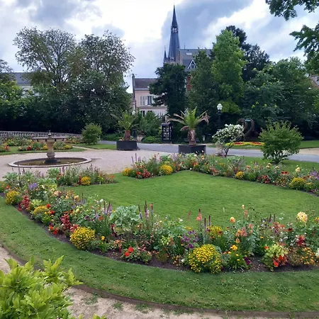 Les Loges Du Théatre Maison De 150m2 Privé Reservable De 2 A 14 Personnes équipé Au Pied De L'avenue De Champagne Et Toutes Commodités Degustation Champagne Offerte Jacuzzi Sauna Jeux Velos Emplacement Exceptionnel Et Chic * Épernay