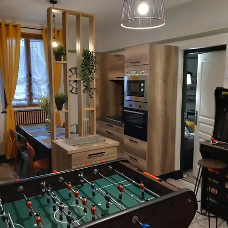 Les Loges Du Théatre Maison De 150m2 Privé Reservable De 2 A 14 Personnes équipé Au Pied De L'avenue De Champagne Et Toutes Commodités Degustation Champagne Offerte Jacuzzi Sauna Jeux Velos Emplacement Exceptionnel Et Chic Apartamento Épernay