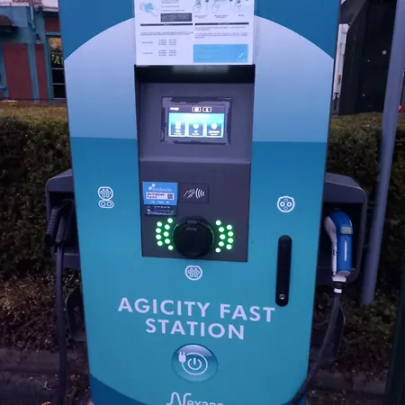 Les Loges Du Théatre Maison De 150m2 Privé Reservable De 2 A 14 Personnes équipé Au Pied De L'avenue De Champagne Et Toutes Commodités Degustation Champagne Offerte Jacuzzi Sauna Jeux Velos Emplacement Exceptionnel Et Chic Épernay