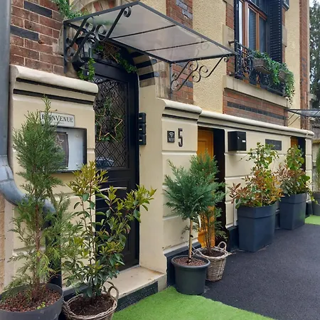 Lägenhet Les Loges Du Theatre Emplacement Exceptionnel Et Chic 160m2 Maison Prive 14 Personnes Max Equipe A 200m De L'avenue De Champagne Et Toutes Commodites Degustation Champagne Offerte Jacuzzi Sauna Jeux Velos