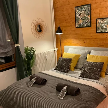 Apartamento Les Loges Du Théatre Maison De 150m2 Privé Reservable De 2 A 14 Personnes équipé Au Pied De L'avenue De Champagne Et Toutes Commodités Degustation Champagne Offerte Jacuzzi Sauna Jeux Velos Emplacement Exceptionnel Et Chic