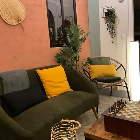 Apartamento Les Loges Du Théatre Maison De 150m2 Privé Reservable De 2 A 14 Personnes équipé Au Pied De L'avenue De Champagne Et Toutes Commodités Degustation Champagne Offerte Jacuzzi Sauna Jeux Velos Emplacement Exceptionnel Et Chic Épernay