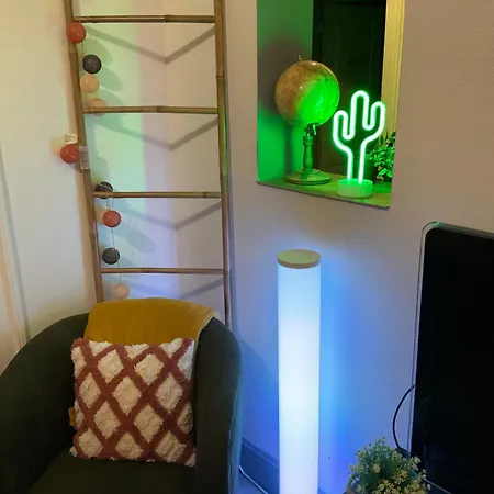 Les Loges Du Théatre Maison De 150m2 Privé Reservable De 2 A 14 Personnes équipé Au Pied De L'avenue De Champagne Et Toutes Commodités Degustation Champagne Offerte Jacuzzi Sauna Jeux Velos Emplacement Exceptionnel Et Chic Épernay