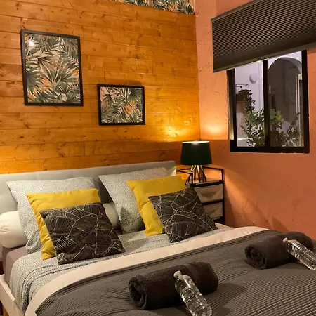 Les Loges Du Théatre Maison De 150m2 Privé Reservable De 2 A 14 Personnes équipé Au Pied De L'avenue De Champagne Et Toutes Commodités Degustation Champagne Offerte Jacuzzi Sauna Jeux Velos Emplacement Exceptionnel Et Chic Apartamento Épernay