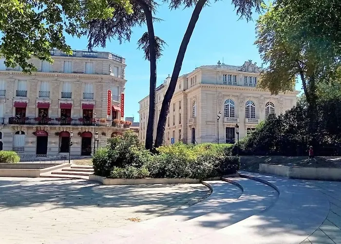 Les Loges Du Theatre Emplacement Exceptionnel Et Chic 160m2 Maison Prive 14 Personnes Max Equipe A 200m De L'avenue De Champagne Et Toutes Commodites Degustation Champagne Offerte Jacuzzi Sauna Jeux Velos Apartamento