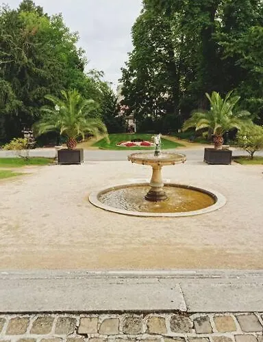 Les Loges Du Theatre Emplacement Exceptionnel Et Chic 160m2 Maison Prive 14 Personnes Max Equipe A 200m De L'avenue De Champagne Et Toutes Commodites Degustation Champagne Offerte Jacuzzi Sauna Jeux Velos Apartamento Épernay