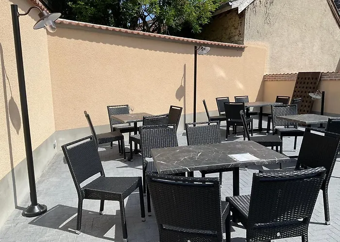 Les Loges Du Theatre Emplacement Exceptionnel Et Chic 160m2 Maison Prive 14 Personnes Max Equipe A 200m De L'avenue De Champagne Et Toutes Commodites Degustation Champagne Offerte Jacuzzi Sauna Jeux Velos * Épernay