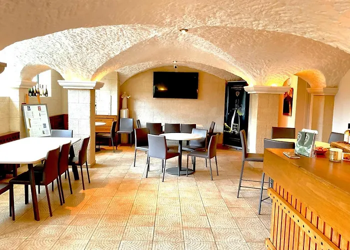 Apartamento Les Loges Du Theatre Emplacement Exceptionnel Et Chic 160m2 Maison Prive 14 Personnes Max Equipe A 200m De L'avenue De Champagne Et Toutes Commodites Degustation Champagne Offerte Jacuzzi Sauna Jeux Velos