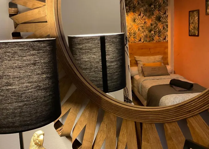 Les Loges Du Theatre Emplacement Exceptionnel Et Chic 160m2 Maison Prive 14 Personnes Max Equipe A 200m De L'avenue De Champagne Et Toutes Commodites Degustation Champagne Offerte Jacuzzi Sauna Jeux Velos Épernay