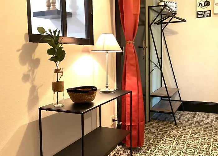 Apartamento Les Loges Du Theatre Emplacement Exceptionnel Et Chic 160m2 Maison Prive 14 Personnes Max Equipe A 200m De L'avenue De Champagne Et Toutes Commodites Degustation Champagne Offerte Jacuzzi Sauna Jeux Velos