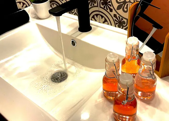 Les Loges Du Theatre Emplacement Exceptionnel Et Chic 160m2 Maison Prive 14 Personnes Max Equipe A 200m De L'avenue De Champagne Et Toutes Commodites Degustation Champagne Offerte Jacuzzi Sauna Jeux Velos Apartamento