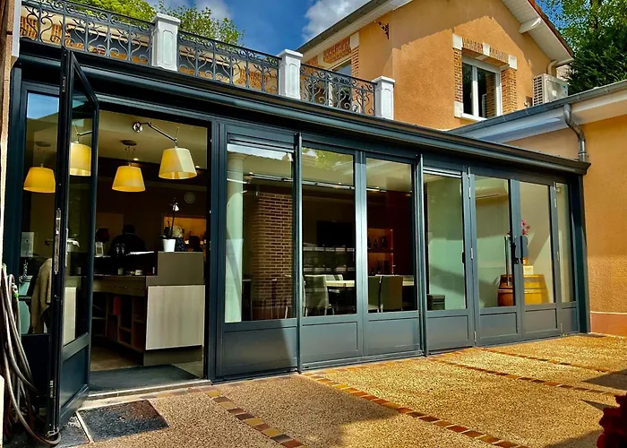 Les Loges Du Theatre Emplacement Exceptionnel Et Chic 160m2 Maison Prive 14 Personnes Max Equipe A 200m De L'avenue De Champagne Et Toutes Commodites Degustation Champagne Offerte Jacuzzi Sauna Jeux Velos Apartamento *