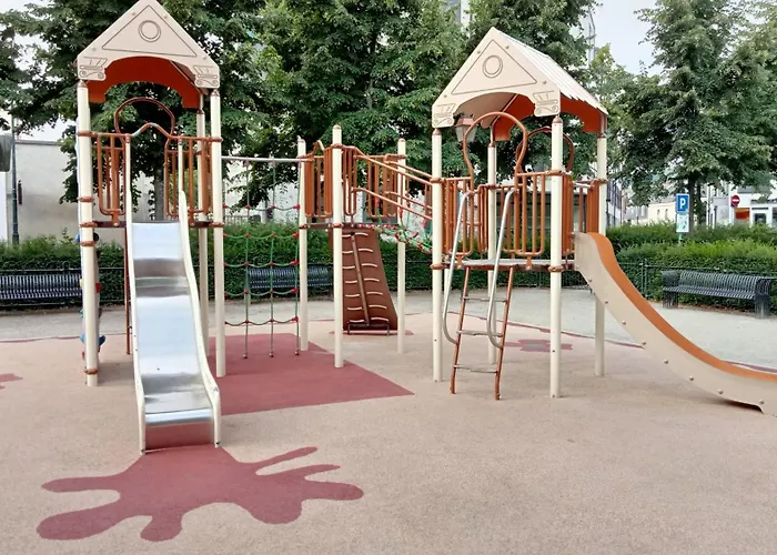 Les Loges Du Theatre Emplacement Exceptionnel Et Chic 160m2 Maison Prive 14 Personnes Max Equipe A 200m De L'avenue De Champagne Et Toutes Commodites Degustation Champagne Offerte Jacuzzi Sauna Jeux Velos Apartamento Épernay