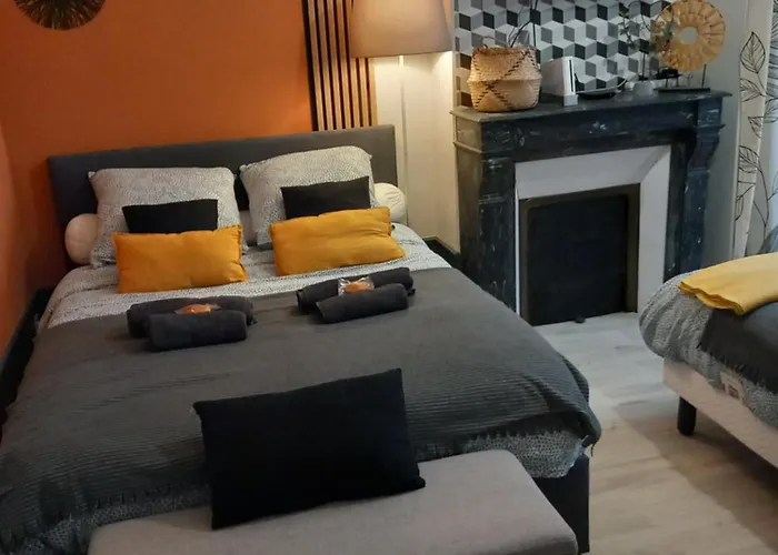 Apartamento Les Loges Du Theatre Emplacement Exceptionnel Et Chic 160m2 Maison Prive 14 Personnes Max Equipe A 200m De L'avenue De Champagne Et Toutes Commodites Degustation Champagne Offerte Jacuzzi Sauna Jeux Velos *