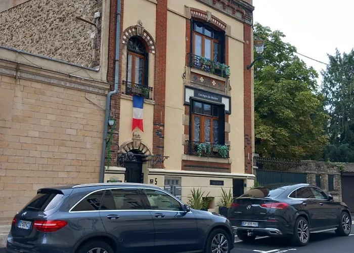 Les Loges Du Theatre Emplacement Exceptionnel Et Chic 160m2 Maison Prive 14 Personnes Max Equipe A 200m De L'avenue De Champagne Et Toutes Commodites Degustation Champagne Offerte Jacuzzi Sauna Jeux Velos * Épernay