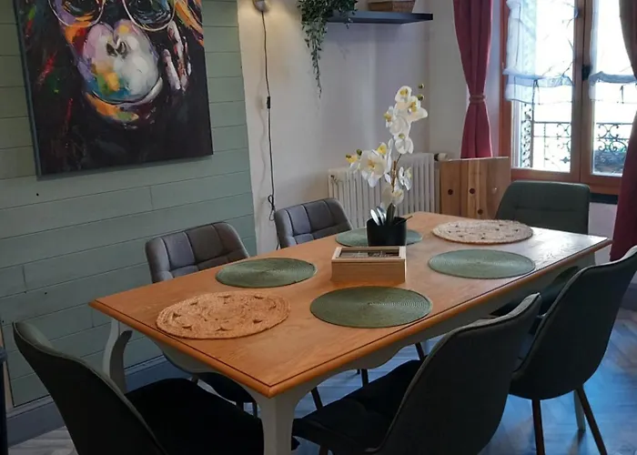 Les Loges Du Theatre Emplacement Exceptionnel Et Chic 160m2 Maison Prive 14 Personnes Max Equipe A 200m De L'avenue De Champagne Et Toutes Commodites Degustation Champagne Offerte Jacuzzi Sauna Jeux Velos Apartamento