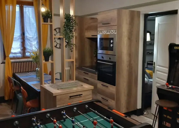 Les Loges Du Theatre Emplacement Exceptionnel Et Chic 160m2 Maison Prive 14 Personnes Max Equipe A 200m De L'avenue De Champagne Et Toutes Commodites Degustation Champagne Offerte Jacuzzi Sauna Jeux Velos Apartamento Épernay