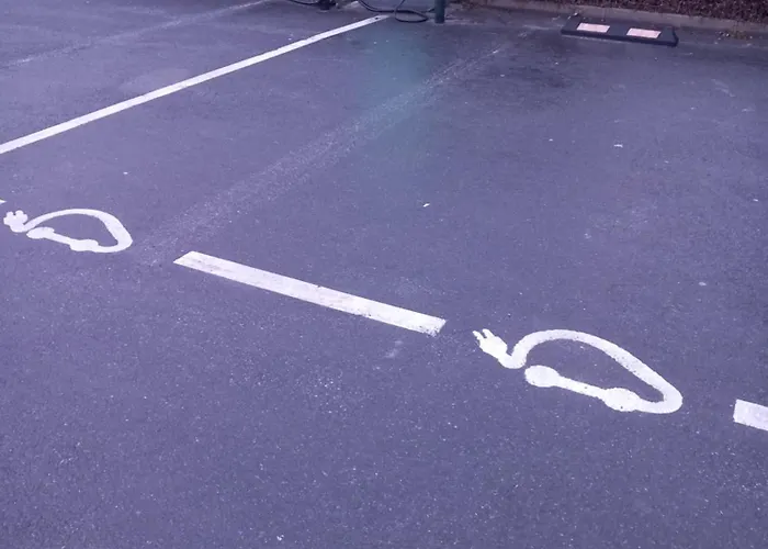 Les Loges Du Theatre Emplacement Exceptionnel Et Chic 160m2 Maison Prive 14 Personnes Max Equipe A 200m De L'avenue De Champagne Et Toutes Commodites Degustation Champagne Offerte Jacuzzi Sauna Jeux Velos Apartamento *