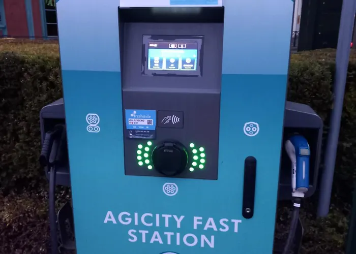 Les Loges Du Theatre Emplacement Exceptionnel Et Chic 160m2 Maison Prive 14 Personnes Max Equipe A 200m De L'avenue De Champagne Et Toutes Commodites Degustation Champagne Offerte Jacuzzi Sauna Jeux Velos Épernay