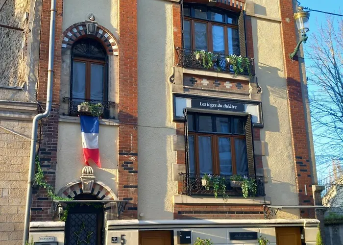 Les Loges Du Theatre Emplacement Exceptionnel Et Chic 160m2 Maison Prive 14 Personnes Max Equipe A 200m De L'avenue De Champagne Et Toutes Commodites Degustation Champagne Offerte Jacuzzi Sauna Jeux Velos Lägenhet *