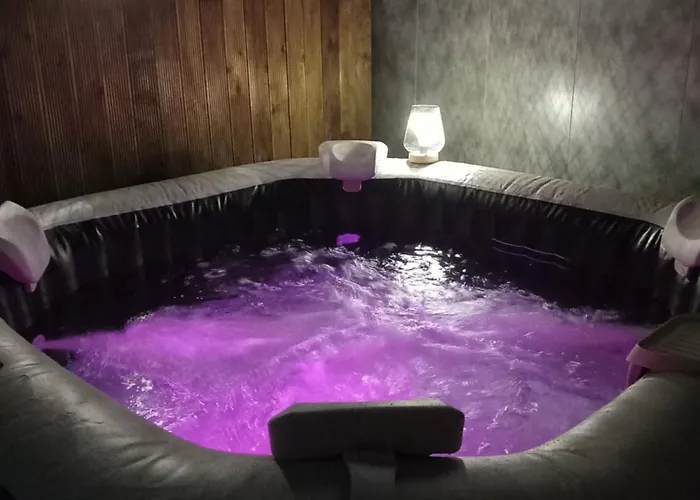 Apartamento Les Loges Du Theatre Emplacement Exceptionnel Et Chic 160m2 Maison Prive 14 Personnes Max Equipe A 200m De L'avenue De Champagne Et Toutes Commodites Degustation Champagne Offerte Jacuzzi Sauna Jeux Velos