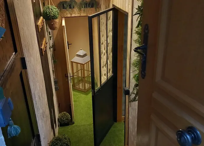 Les Loges Du Theatre Emplacement Exceptionnel Et Chic 160m2 Maison Prive 14 Personnes Max Equipe A 200m De L'avenue De Champagne Et Toutes Commodites Degustation Champagne Offerte Jacuzzi Sauna Jeux Velos Apartamento