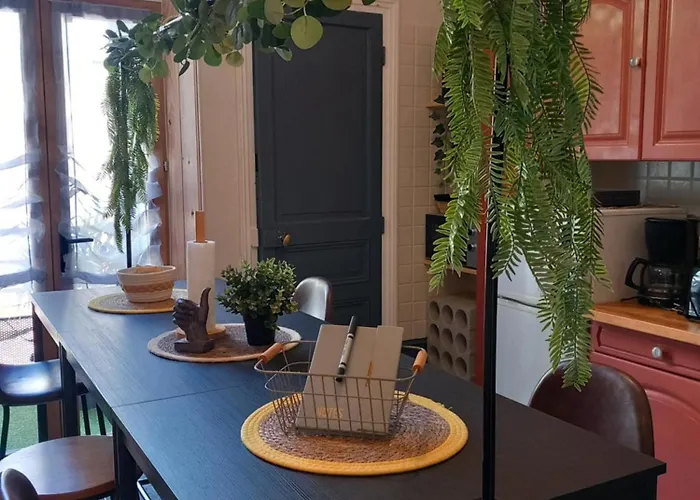 Apartamento Les Loges Du Theatre Emplacement Exceptionnel Et Chic 160m2 Maison Prive 14 Personnes Max Equipe A 200m De L'avenue De Champagne Et Toutes Commodites Degustation Champagne Offerte Jacuzzi Sauna Jeux Velos