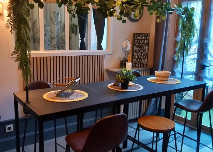 Les Loges Du Theatre Emplacement Exceptionnel Et Chic 160m2 Maison Prive 14 Personnes Max Equipe A 200m De L'avenue De Champagne Et Toutes Commodites Degustation Champagne Offerte Jacuzzi Sauna Jeux Velos Apartamento *