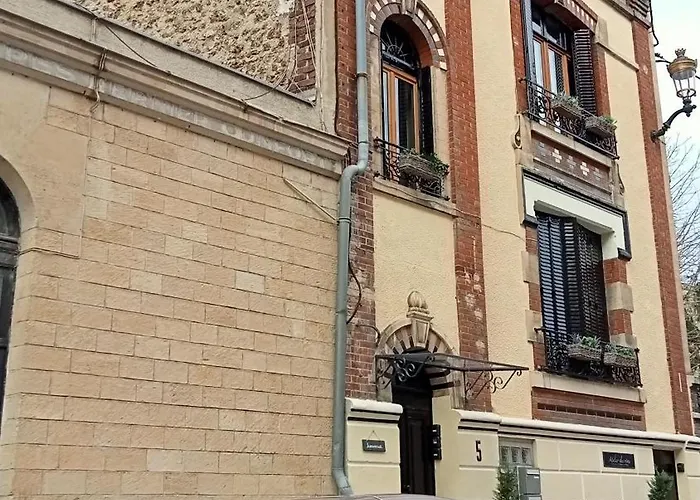 Les Loges Du Theatre Emplacement Exceptionnel Et Chic 160m2 Maison Prive 14 Personnes Max Equipe A 200m De L'avenue De Champagne Et Toutes Commodites Degustation Champagne Offerte Jacuzzi Sauna Jeux Velos Apartamento *