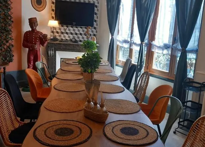 Apartamento Les Loges Du Theatre Emplacement Exceptionnel Et Chic 160m2 Maison Prive 14 Personnes Max Equipe A 200m De L'avenue De Champagne Et Toutes Commodites Degustation Champagne Offerte Jacuzzi Sauna Jeux Velos