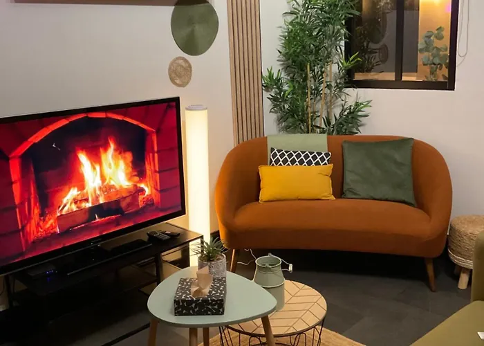 Les Loges Du Theatre Emplacement Exceptionnel Et Chic 160m2 Maison Prive 14 Personnes Max Equipe A 200m De L'avenue De Champagne Et Toutes Commodites Degustation Champagne Offerte Jacuzzi Sauna Jeux Velos * Épernay