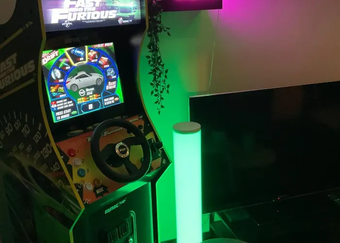 Les Loges Du Theatre Emplacement Exceptionnel Et Chic 160m2 Maison Prive 14 Personnes Max Equipe A 200m De L'avenue De Champagne Et Toutes Commodites Degustation Champagne Offerte Jacuzzi Sauna Jeux Velos Apartamento *