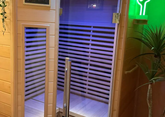 Les Loges Du Theatre Emplacement Exceptionnel Et Chic 160m2 Maison Prive 14 Personnes Max Equipe A 200m De L'avenue De Champagne Et Toutes Commodites Degustation Champagne Offerte Jacuzzi Sauna Jeux Velos