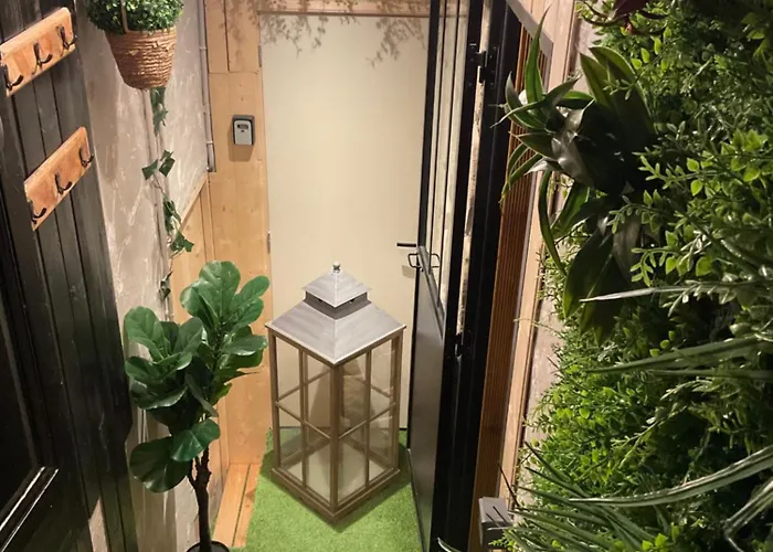 Les Loges Du Theatre Emplacement Exceptionnel Et Chic 160m2 Maison Prive 14 Personnes Max Equipe A 200m De L'avenue De Champagne Et Toutes Commodites Degustation Champagne Offerte Jacuzzi Sauna Jeux Velos Épernay